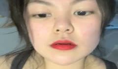 女大学生宿舍一个人独自躲在自己帐篷中露脸自慰直播