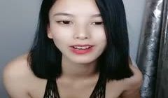 披肩发高挑妹子露脸黑网袜性感身材和大屌男友调情露