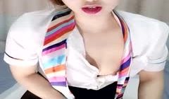 清纯高颜值的大美女，穿上黑丝空姐制服