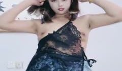颜值不错的骚女露脸黑丝激情大秀，全程露脸淫语不断