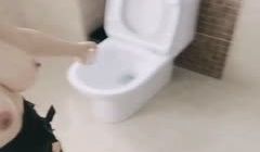 一上来就巨乳乳交打飞机，熟女就是会玩，口交技术真