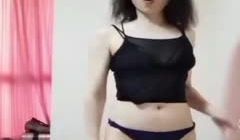 快手 美味熟女 ·萨琳娜 ♈· 拿着一根削好的黄