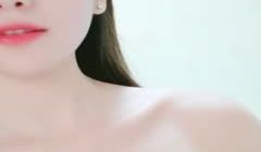 气质白皙女神露脸魔鬼身材玩轮盘，套路网友刷礼物岔