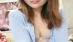 气质轻熟女少妇一个自慰，掰开逼逼展示黑蝴蝶逼给大