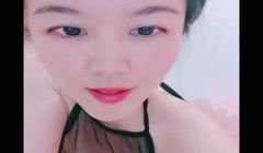 气质模特猫耳朵，一个人露脸自慰掰穴特写超粉鲍鱼有