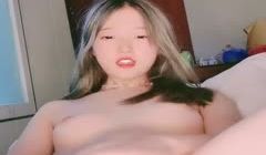 气质新人妹子一个人独自全裸自慰露脸抠逼白虎穴