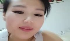 骚熟女【四川波多】跳蛋自慰黄瓜抽插，黑丝开裆跳蛋