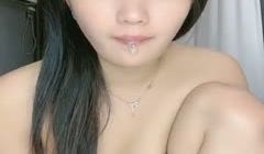 清纯系美女宝贝露脸直播大秀，听狼友指挥揉奶子玩逼