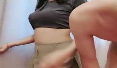 热恋小情侣娇小小女友露脸性生活，舔舐长屌，口交深