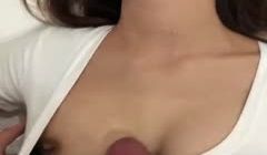找个身材好胸大的老婆还可以这么玩胸推穿插哦！真的