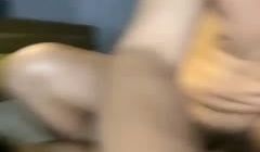 素颜妹子给男友口交含屌岔开腿白虎穴揉奶亲嘴无套啪