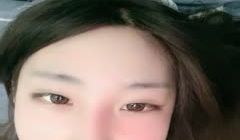 甜美网红脸妹子，一个在家，卧室自慰黑丝大长腿诱惑