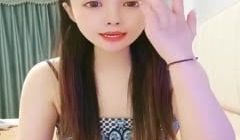 网红脸妹子，道具跳蛋自慰，狂插逼逼，大黑牛震动刺