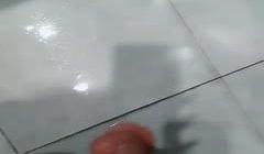 网吧里的骚货全程露脸激情大秀，逼里塞着跳蛋在网吧
