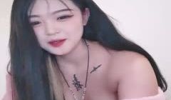 微胖才是极品，全程露脸年轻的颜值天花板大秀直播，
