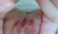网袜大眼萌妹子，露脸打飞机口交和胖哥哥女上无套啪