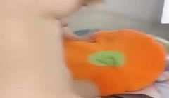 小江疏影完美好身材露脸出境，丝袜情趣淫水骚穴尿尿