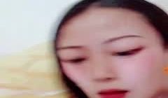 小巧玲珑的居家少女：玩得可真嗨，屄屄大肉棒伺候，