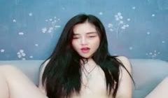 颜值御姐丝袜情趣诱惑，全程露脸激情大秀，揉奶玩逼