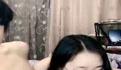 眼镜妹子镜头前深喉口交，大屌无套一顿草