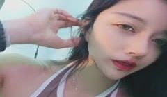 有点混血高挑模特女神，撅起屁股露出美鲍鱼，和网友
