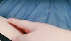 长相可爱的妹子，丰满白皙巨乳大到惊人，乳交大黑牛