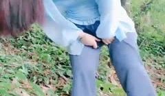 竹林中大战网红脸女神，苗条好身材后入操 逼，掰腿