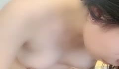 百合姐妹花刺激的晚上躺床上陪狼友骚，轮流展示互动