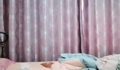 大奶新人小少妇露脸大耳环，看到这浓密的逼毛就知道