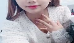 风骚小老板娘露脸在店里跟小哥激情，给小哥口交大鸡