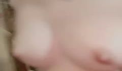 蝴蝶逼年轻小辣妹全程露脸有纹身跟小男友酒店激情啪