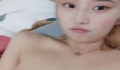 黄发模特身材女友露脸家中自慰掰穴大鲍鱼，近景特写