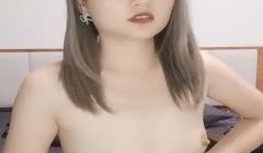 肤白貌美小姨子跟姐姐一起伺候大哥激情啪啪，活好不