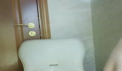 极品小可爱，全程露脸白丝诱惑，淫水已湿透逼逼，跟