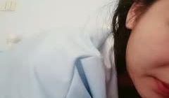 清纯的良家小妹全程露脸在家发骚，奶子翘挺逼逼很肥