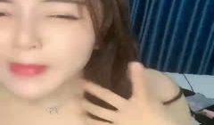 丝袜高跟美女御姐小少妇拿着新买的道具诱惑狼友，全
