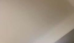 颜值不错的小少妇伺候两大哥激情啪啪，嘴里含着冰块