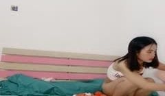 直播还债的宝贝，全程露脸听狼友指挥精彩展示，淫水