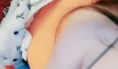 高颜值爆乳妹子情趣装自摸秀沙发上揉搓逼逼穿上开裆