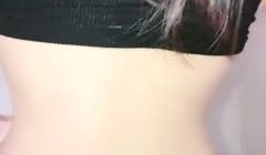 小情侣深夜寻刺激 女厕内小女友给男孩口口啪啪