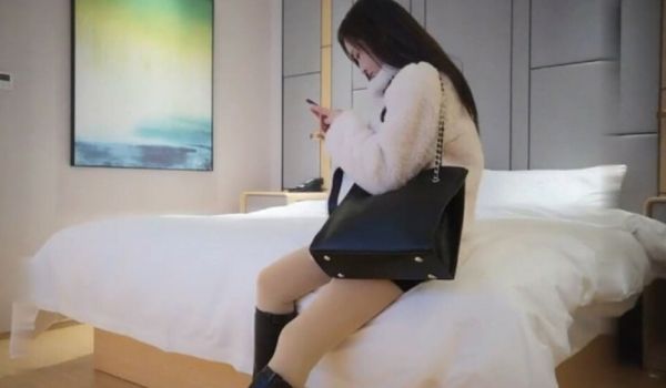 高清露脸,约了个高颜值美女上门服务