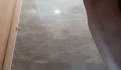 颜值不错红唇墨镜妹子厕所自慰露奶露逼厕所跳蛋塞逼