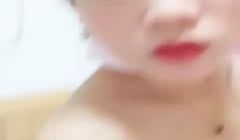 颜值不错苗条妹子性感短裙双人啪啪 上位快速抽插大