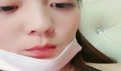 颜值不错萌妹子开裆连体丝袜自慰按摩器震动逼逼头部