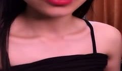 颜值不错新人美女主播穿着开档丝袜 收费直播秀 震