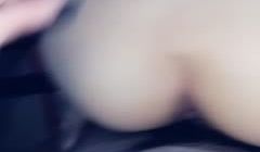 淫荡学妹露脸激情啪啪，给小哥哥舔乳头被按着脑袋玩