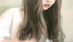 长相甜美高颜值贫乳小萌妹道具自慰诱惑秀，沙发翘起