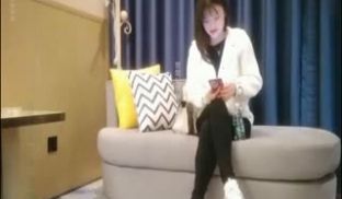 午夜寻花约了2个妹子玩双飞