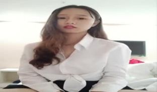 学生妹在教师自慰~回家自拍冲凉