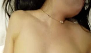 真实记录清纯女友与男友激情性爱时刻嘴上说不要小B